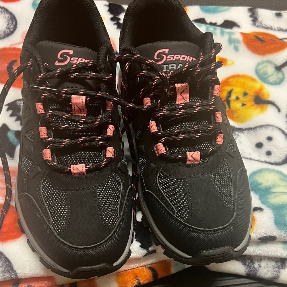 Sporto Women's Sneakers in Black with Pink Highlights